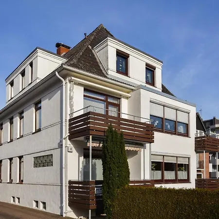 Neue Bergstrasse 8 5 *