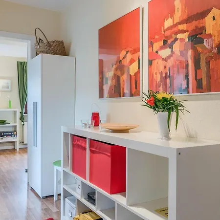 Neue Bergstrasse 8 5 Apartment *